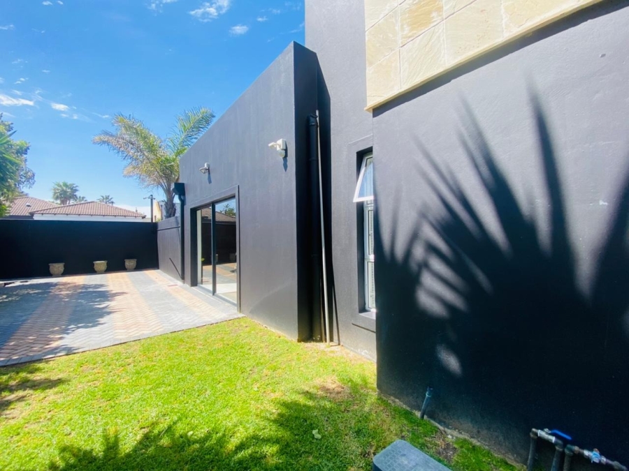 5 Bedroom Property for Sale in Sunset Beach Western Cape